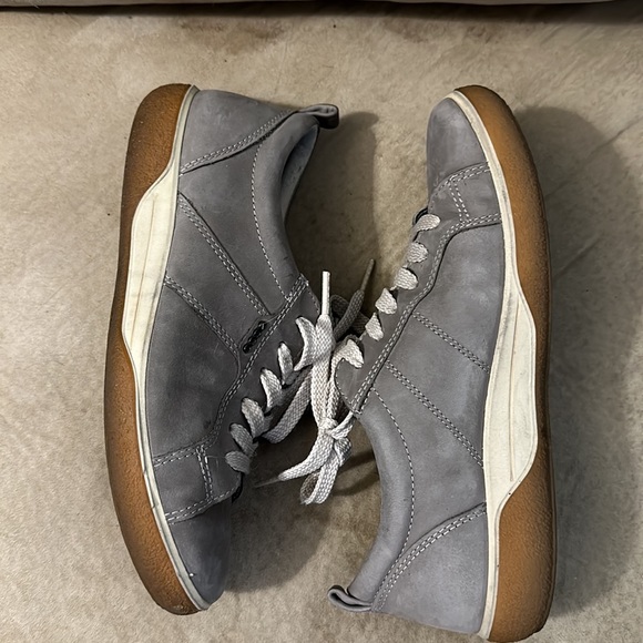 Ecco Casual Sneakers - Picture 2 of 4
